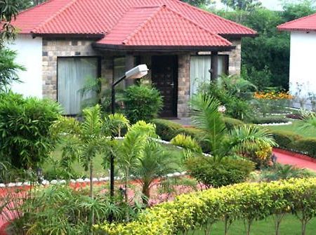 Hotel Corbett Leela Vilas Corbett National Park Zewnętrze zdjęcie