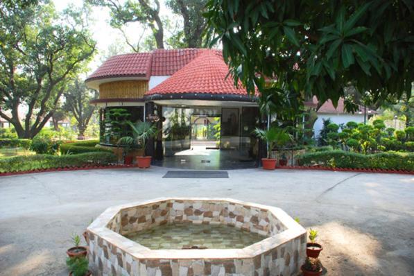 Hotel Corbett Leela Vilas Corbett National Park Zewnętrze zdjęcie